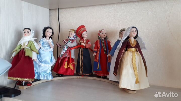 Продам коллекционных фарфоровых куколок