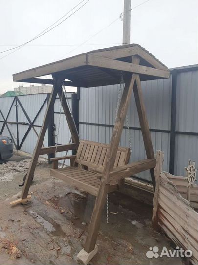 Садовые качели из дерева