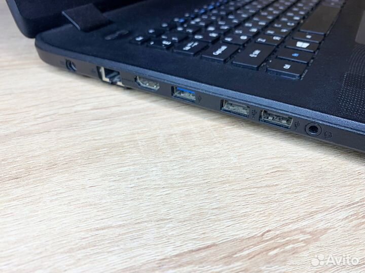 Ноутбук Acer 17.3 4 ядра / 8GB / SSD