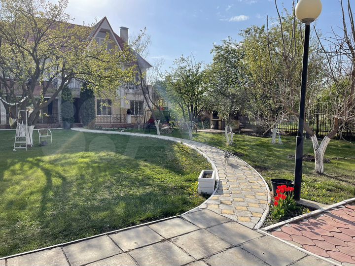 Дом 300 м² на участке 10 сот.