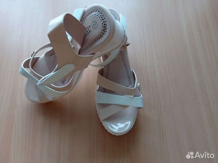 Босоножки новые, 40 р