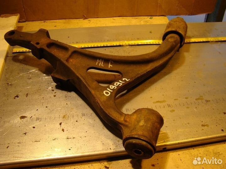 Передние нижние рычаги Mercedes ml w163 02г