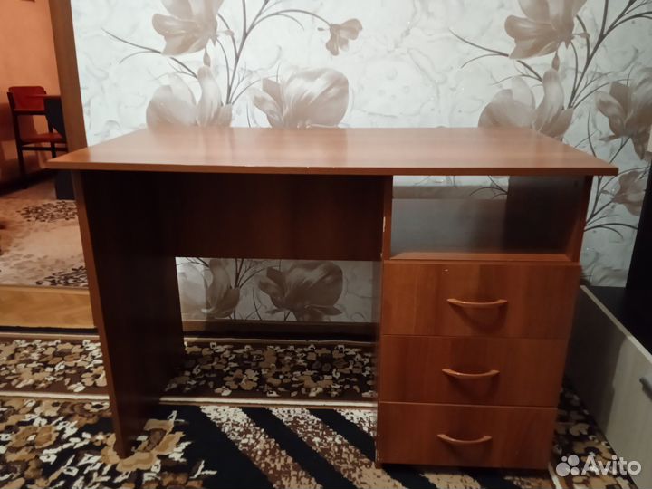 Продам письменный стол
