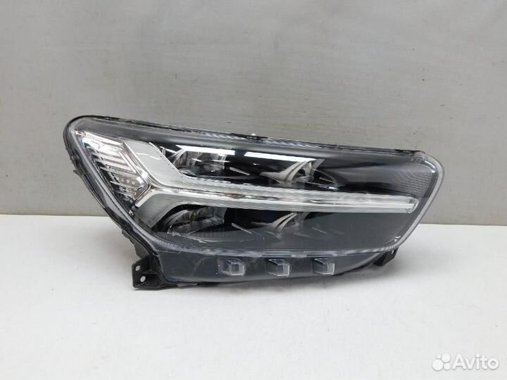 Фара правая Volvo XC40