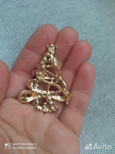 Брошь Значок Новый