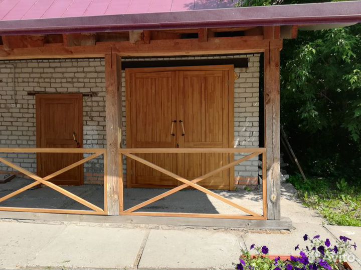 Входная деревянная дверь на мороз