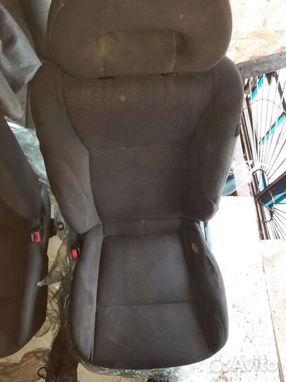 Передние сиденья на mitsubishi lancer9