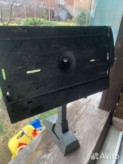 Потставка под телевизор настенная