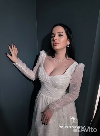 Свадебное платье блестящее