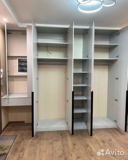 Шкаф с зеркалом