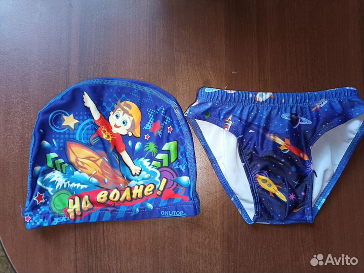 Шапочка для бассейна и плавки