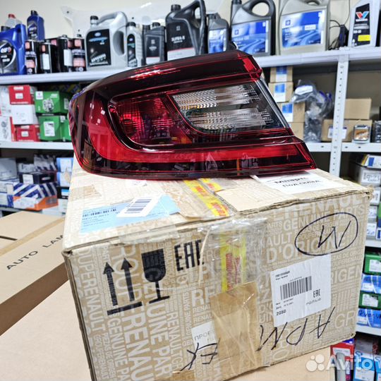 Фонарь задний левый Рено Аркана