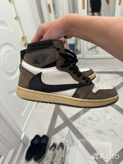 Jordan 1 high travis scott