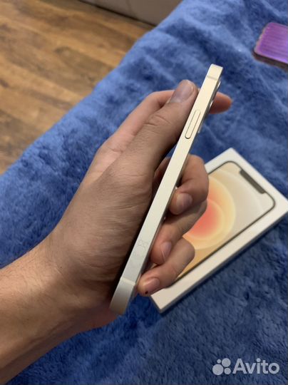 iPhone 12, 64 ГБ