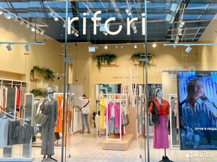 Продавец-стилист в магазин одежды (ТЦ Саларис)