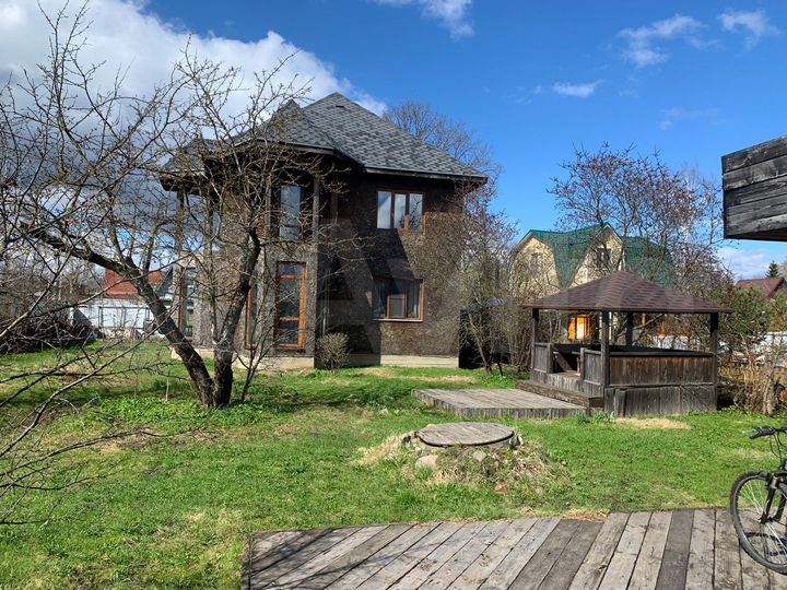 Дом 210 м² на участке 8 сот.