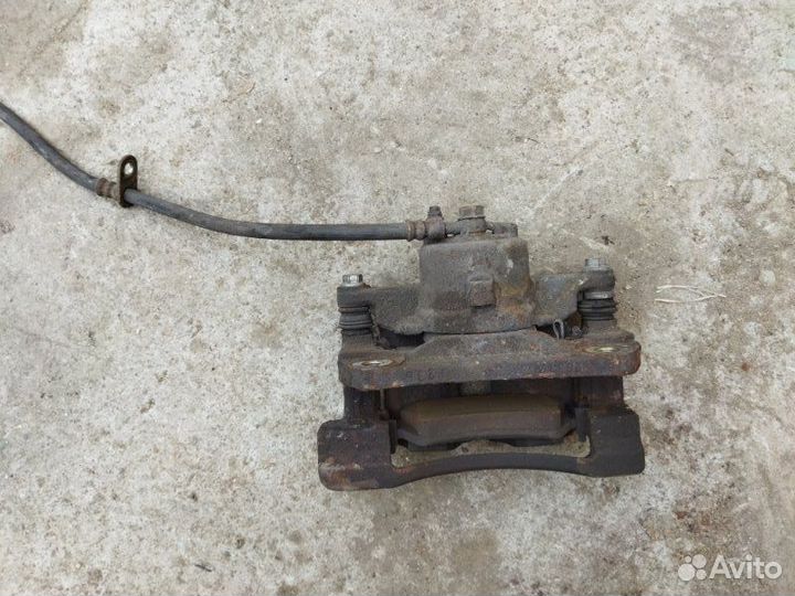 Суппорт тормозной передний левый Toyota Corolla