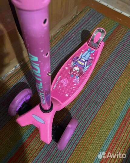 Самокат трехколесный