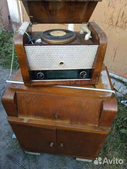 Радиола Рекорд - 60 с тумбой