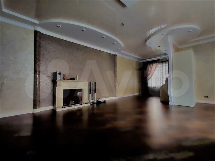 Дом 220 м² на участке 4 сот.