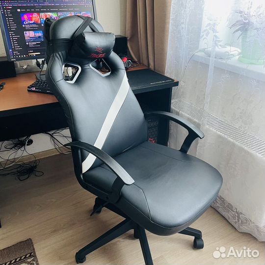 Игровое компьютерное кресло