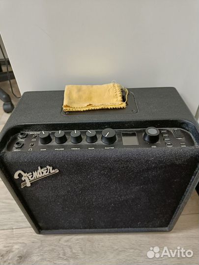 Гитарный комбик Fender Mustang LT25