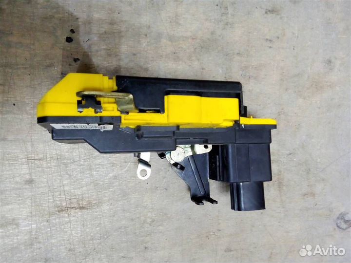 Замок двери задней левой от Volvo XC90 2002-2014