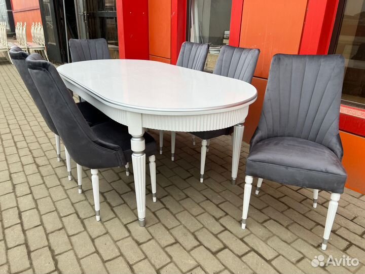 Стол и стулья