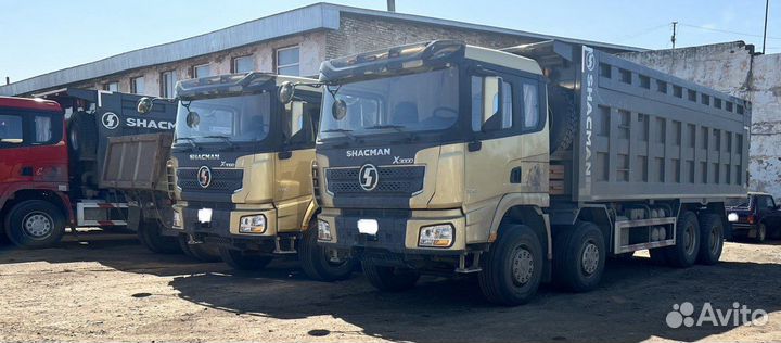 Водитель самосвала