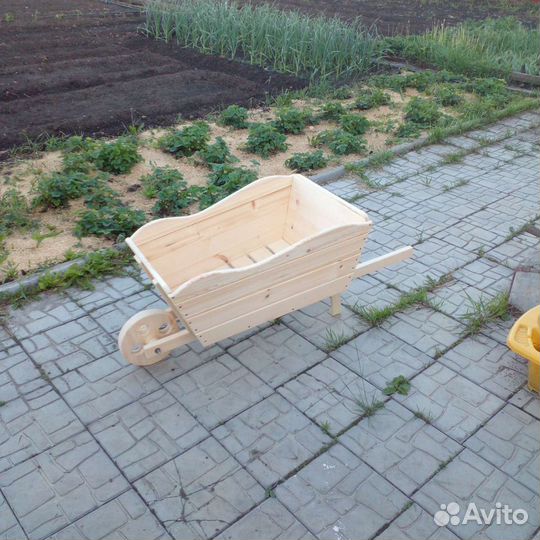 Тележка декоративная для сада