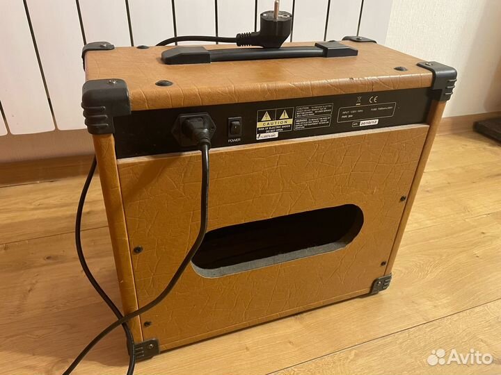 Гитарный комбоусилитель Stagg 20 AA R