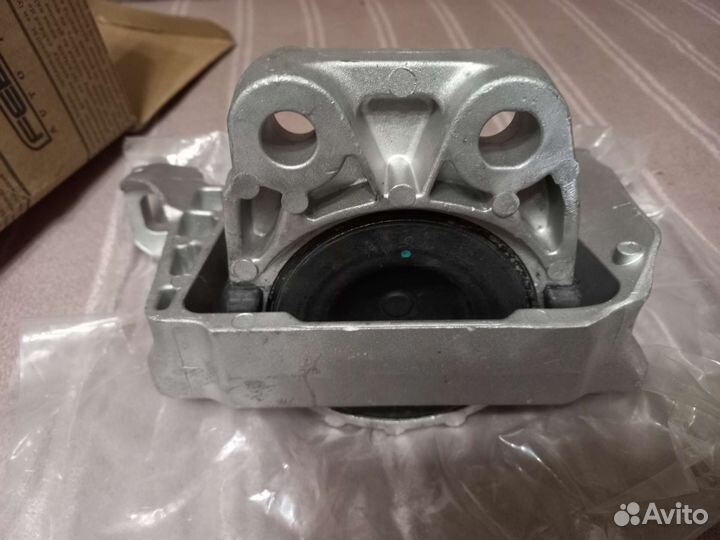 Подушка двигателя правая (гидравлическая)