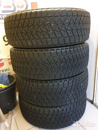 Bridgestone Blizzak DM-V2 215/60 R17 96S