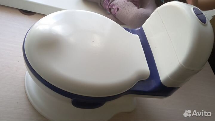 Детский горшок в виде унитаза