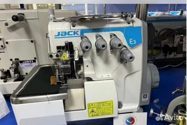 Оверлок 5-ти нитка со столом Jack E3-5-M2-35