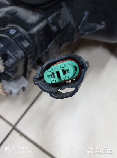 Фара передняя левая Toyota Land Cruiser Prado