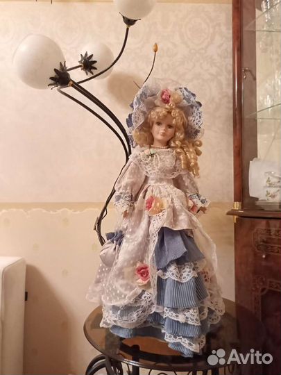 Фарфоровая кукла 55 см