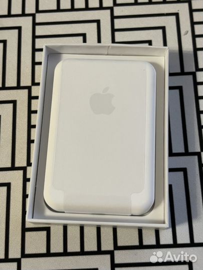 Magsafe battery pack