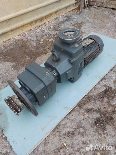 Мотор-редуктор с вариатором Sew Eurodrive 0.75 кВ