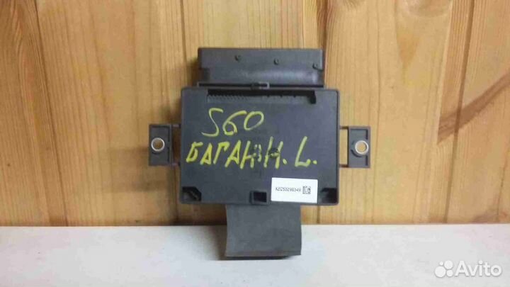 Блок управления парковочным тормозом Volvo S60 313
