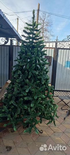 Ели искуственные, гирлянды