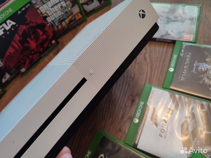 Xbox One S+1000Gb+Game Pass+3Диска+10 игр