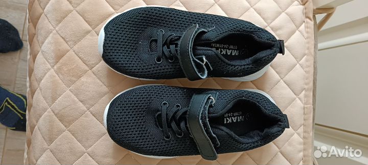 Спортивный костюм с кроссовками в школу