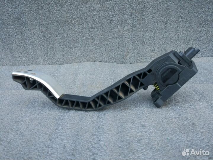 Электронная педаль газа Пежо 206