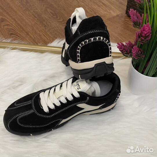 Кроссовки женские 36 размер