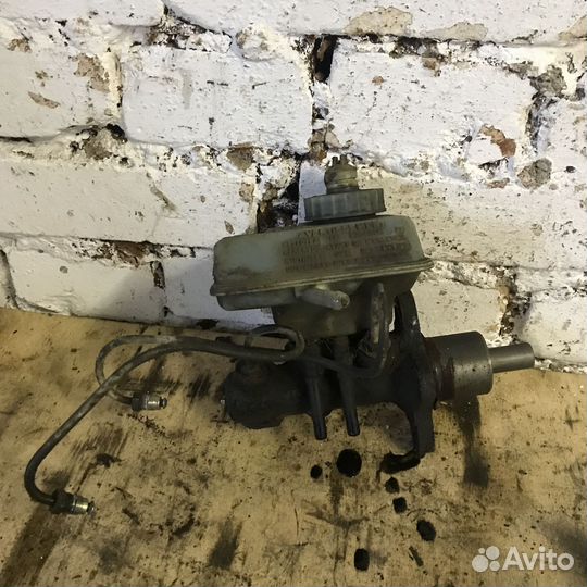 Главный тормозной цилиндр VW Passat B4