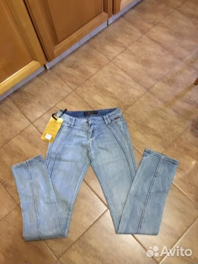 Джинсы