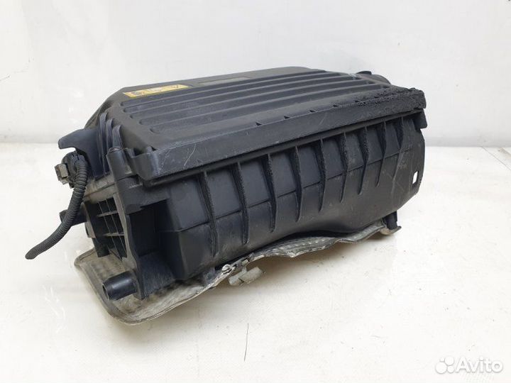 Корпус воздушного фильтра Mercedes-Benz C W205 2.0