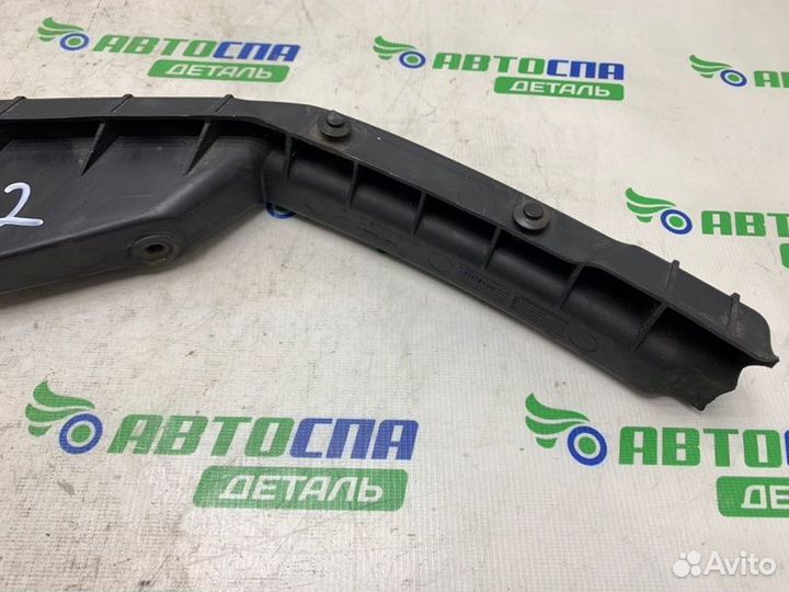 Кронштейн бампера передний правый Skoda Octavia A5