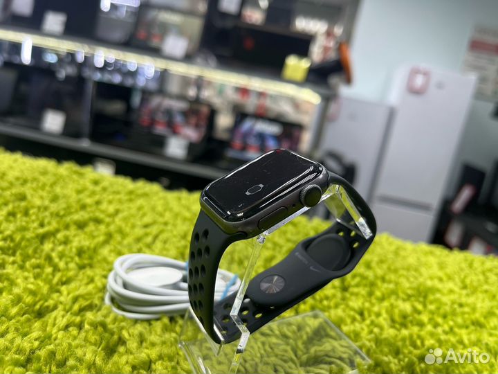 Умные часы Apple Watch Series 5 40мм
